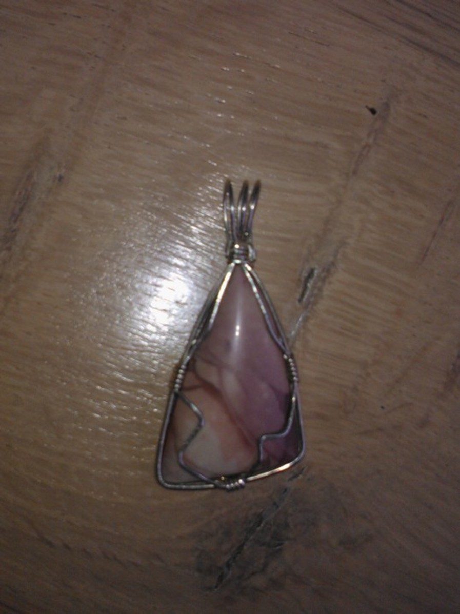 Figure 7 Hanger van agaat (totale lengte bijna 5 cm.) € 9,00.